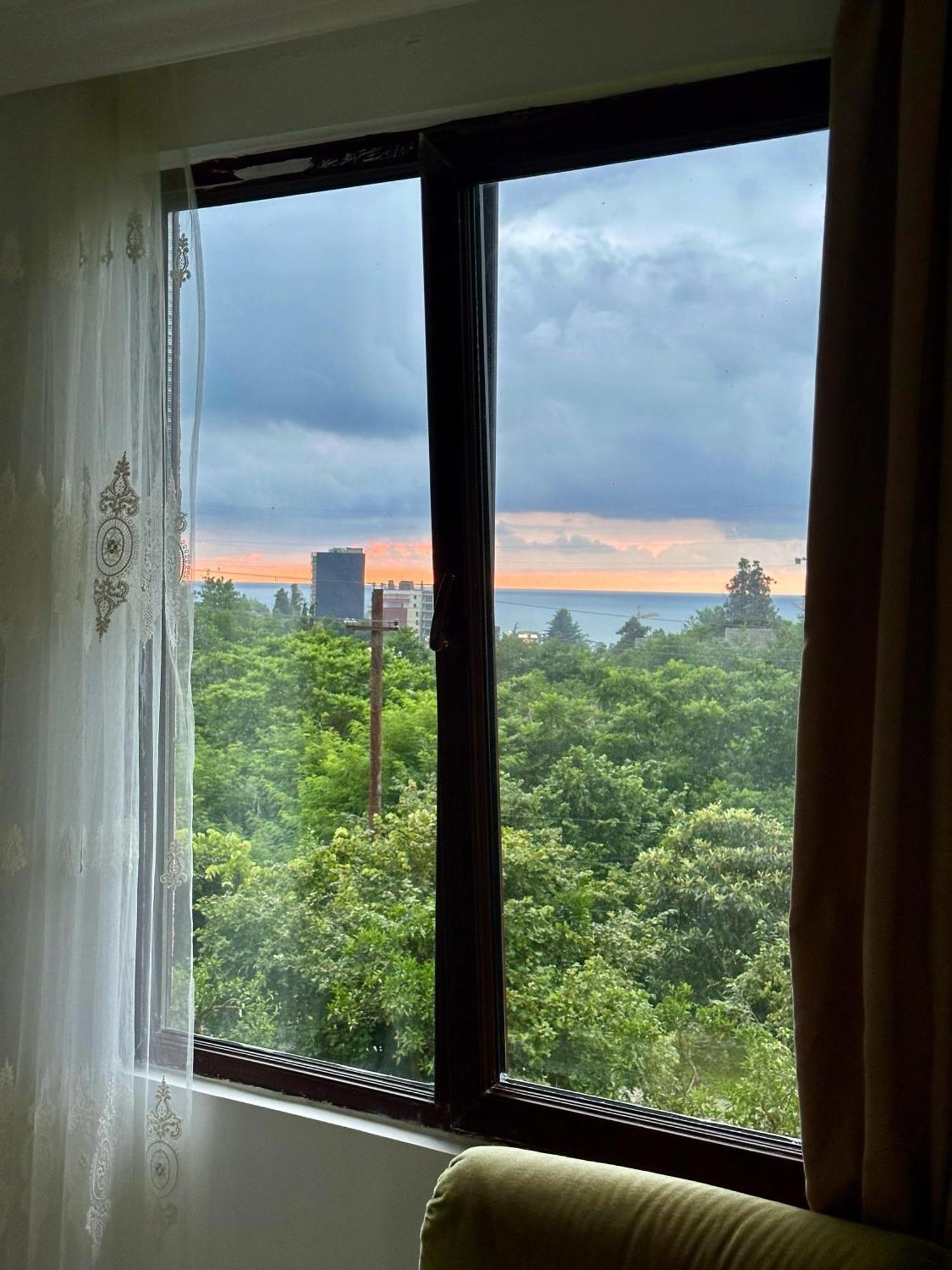 Nita House Hotel Batumi Bagian luar foto
